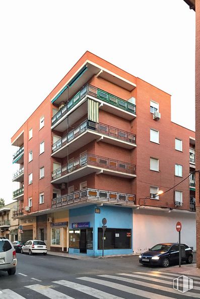 Retail for sale & for rent at Avenida Estación, 68, Torrijos, Toledo, 45500 with car, building, property, window, sky, vehicle, wheel, infrastructure, tire and urban design around