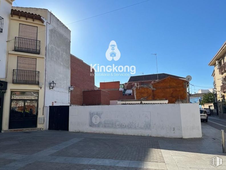 Retail for sale at Centro urbano, Illescas, Toledo, 45200 with sky, daytime, building, window, road surface, asphalt, residential area, house, urban design and city around