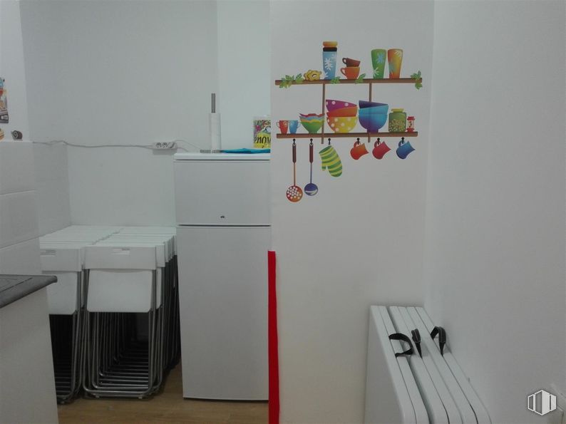 Retail for rent at Calle Zamora, 14, Fuenlabrada, Madrid, 28941 with refrigerator, furniture, flooring, shelving, art, office supplies, machine, event, table and room around