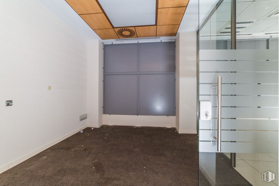 Local en venta en Paseo Santa María de la Cabeza, 85, Arganzuela, Madrid, 28019 con accesorio, madera, suelos, suelo, edificio, pintura, puerta, material compuesto, vidrio y fachada alrededor