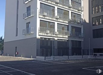 Oficina en venta en Zona Villaverde, Villaverde, Madrid, 28021 con edificio, durante el día, ventana, propiedad, cielo, diseño urbano, bloque de pisos, zona residencial, condominio y propiedad material alrededor