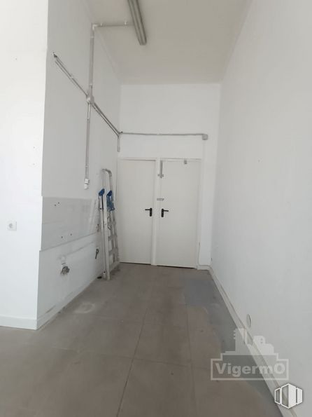 Local en venta en Zona Centro, Torrejón de Ardoz, Madrid, 28850 con puerta, edificio, accesorio, casa, asa, suelo, madera, suelos, gas y material compuesto alrededor