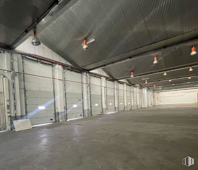 Industrial for rent at Colmenar Viejo - San Agustín de Guadalix, Soto del Real, Madrid, 28791 with light fixture, lighting, floor, flooring, ceiling, warehouse, fluorescent lamp, metal, hall and parking around