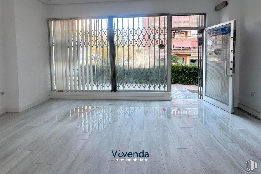 Retail for rent at Zona centro, Móstoles, Madrid, 28937 with flooring, floor, apartment, tile flooring, glass, design, tile, daylighting, wood stain and transparency around