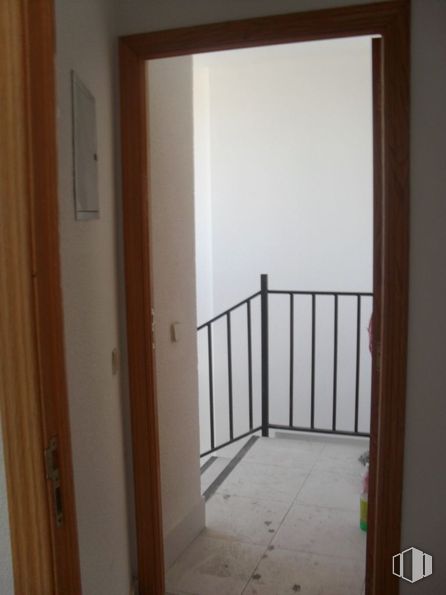 Nave en venta en Polígono La Mina, Colmenar Viejo, Madrid, 28770 con pared, madera, suelos, suelo, puerta, interiorismo, madera dura, tinte para madera, habitación y puerta de casa alrededor