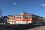 Retail for sale at Calle Valderrebollo, 1, Villa de Vallecas, Madrid, 28031 with car, building, sky, cloud, wheel, tire, window, vehicle, tree and automotive lighting around