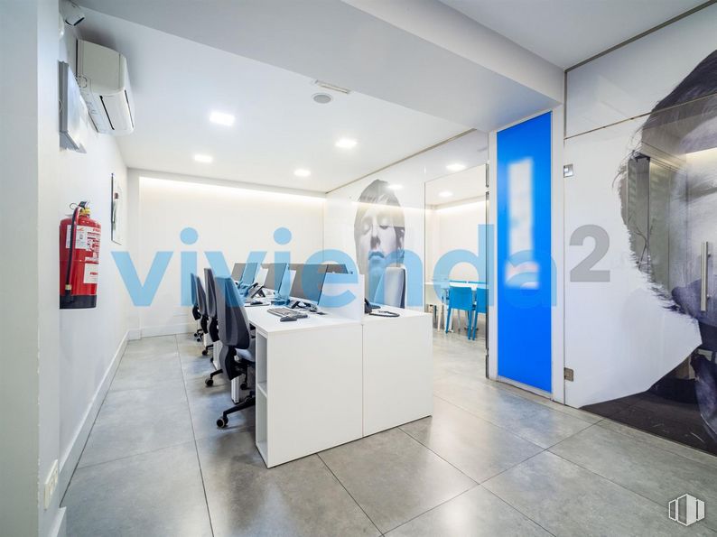 Local en alquiler y venta en Avenida Menéndez Pelayo, Retiro, Madrid, 28007 con edificio, diseño automovilístico, silla, mesa, interiorismo, arquitectura, suelo, silla de oficina, suelos y escritorio alrededor