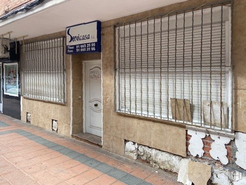 Local en venta en Zona centro, Getafe, Madrid, 28903 con puerta, ventana, propiedad, edificio, madera, barrio, línea, pared, fachada y ladrillo alrededor