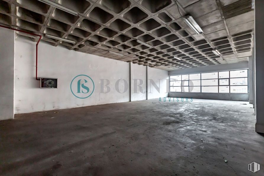 Industrial for rent at Edificio Novosur, Avenida Rosales, 42, Villaverde, Madrid, 28041 with window, floor, hall, flooring, composite material, wood, fixture, ceiling, concrete and transparency around