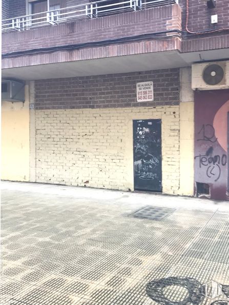 Retail for sale at Calle Miguel Ángel, 7, Talavera de la Reina, Toledo, 45600 with door, building, road surface, wood, asphalt, flooring, brickwork, brick, floor and wall around