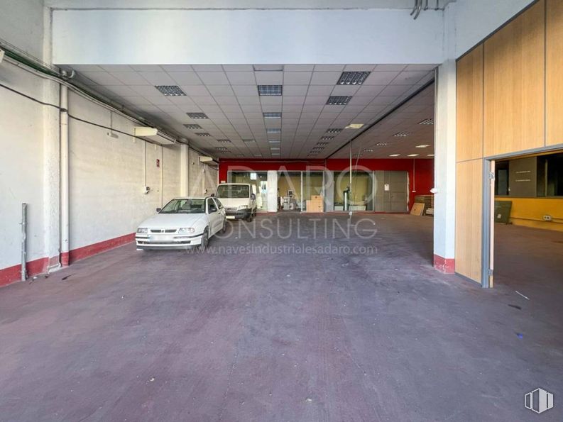 Industrial for rent at Calle Empleo, Getafe, Madrid, 28906 with car, floor, hall, parking lot, parking, executive car, sedan, automotive tail & brake light and basement around