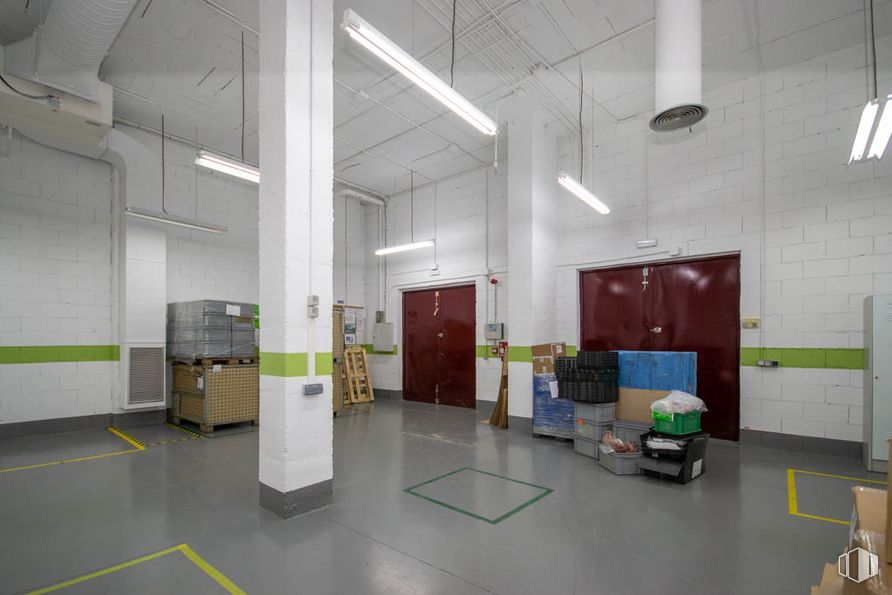 Industrial for sale at Calle Albasanz, 14 B, San Blas - Canillejas, Madrid, 28037 with lighting, furniture, fixture, interior design, flooring, floor, wall, building, gas and ceiling around