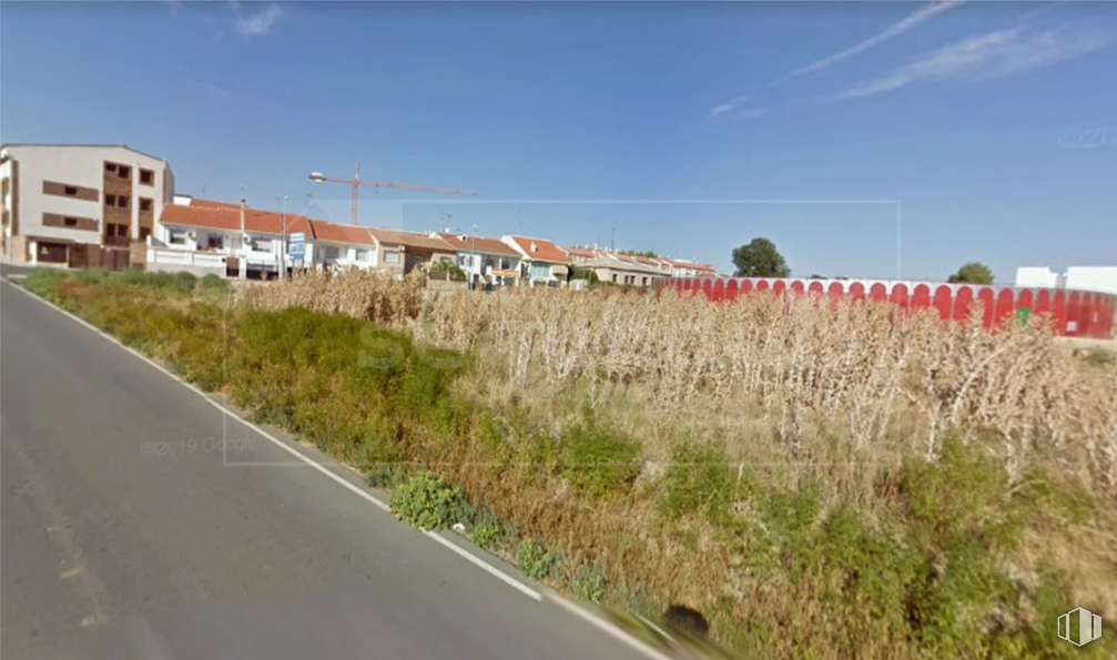 Land for sale at Casco urbano, Recas, Toledo, 45211 with house, sky, plant, cloud, building, land lot, asphalt, grass, road surface and landscape around