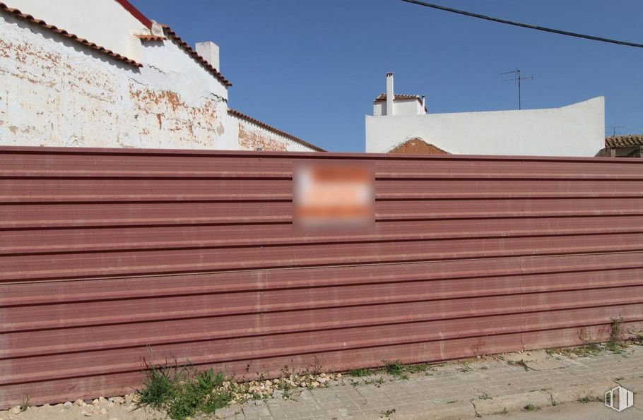 Land for sale at Calle Nueva, Las Pedroñeras, Cuenca, 16660 with sky, property, plant, wood, brickwork, land lot, brick, road surface, wall and grass around