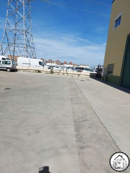 Industrial for sale at Camino Ciempozuelos, Seseña, Toledo, 45224 with building, van, cloud, sky, road surface, asphalt, urban design, vehicle, city and road around