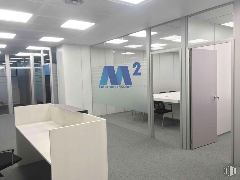 Office for rent at Parque empresarial La Moraleja, Alcobendas, Madrid, 28108 with door, light fixture, chair, lighting, flooring, interior design, floor, ceiling, composite material and glass around