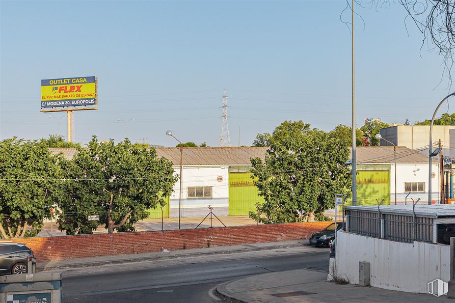 Suelo en alquiler y venta en Calle Cabo Rufino Lázaro, s/n, Las Rozas de Madrid, Madrid, 28230 con coche, cielo, planta, vehículo, infraestructura, edificio, superficie de la carretera, asfalto, vehículo de motor y árbol alrededor