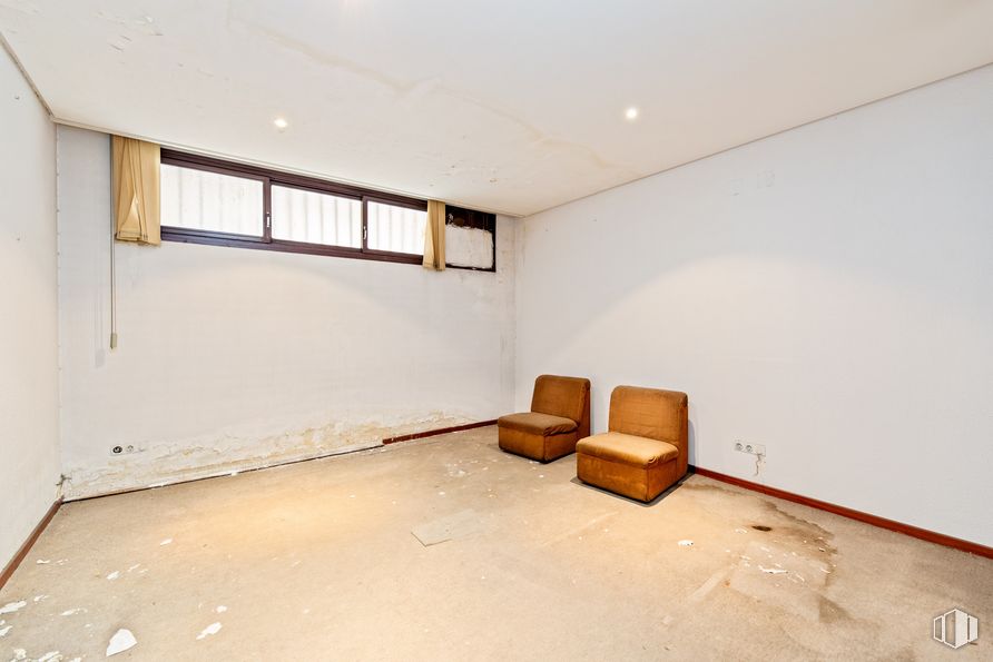 Retail for sale & for rent at Calle Gaztambide, Chamberí, Madrid, 28015 with chair, window, wood, fixture, floor, flooring, ceiling, hardwood, comfort and hall around