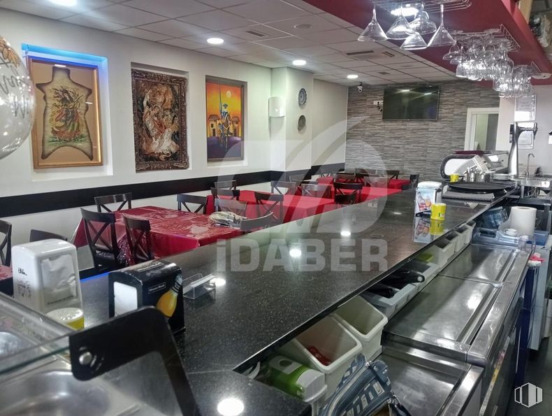 Retail for rent at Zona centro, Seseña, Toledo, 45223 with picture frame, packaged goods, lighting, automotive design, interior design, building, flooring, retail, event and ceiling around