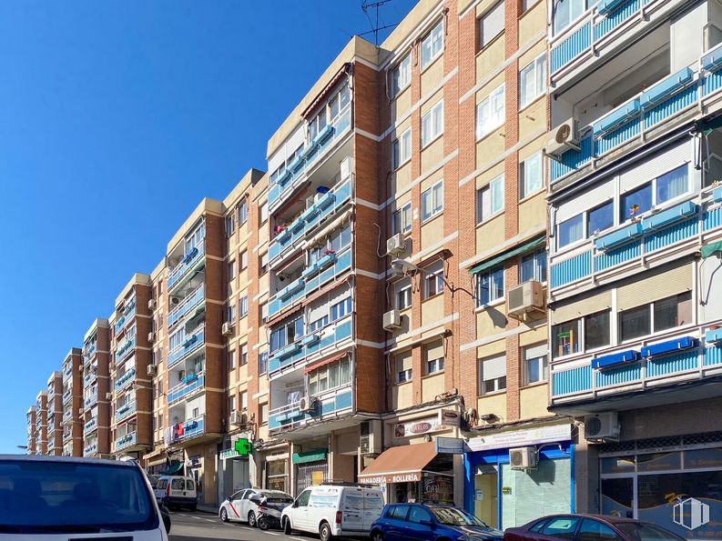 Local en venta en Calle San Lamberto, Ciudad Lineal, Madrid, 28017 con coche, edificio, neumático, rueda, día, cielo, ventana, vehículo, azul y diseño urbano alrededor