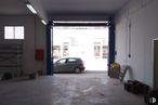 Industrial for rent at Calle Torre de Don Miguel, Villa de Vallecas, Madrid, 28031 with car, building, window, automotive parking light, tire, wheel, automotive lighting, vehicle, automotive design and automotive tire around