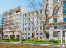 Office for rent at Paseo Recoletos, 5, Centro, Madrid, 28001 with building, plant, sky, daytime, window, tree, urban design, yellow, condominium and house around