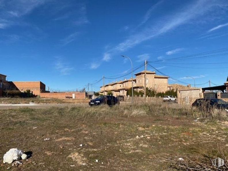 Land for sale at Calle América, Navahermosa, Toledo, 45150 with sky, cloud, ecoregion, plant, building, land lot, house, grass, landscape and grassland around