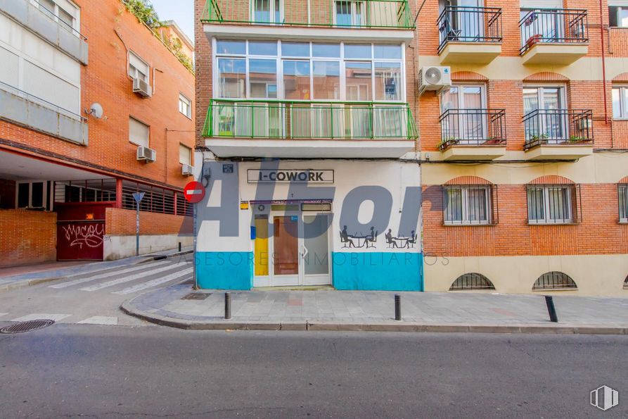 Local en venta en Calle Veza, 7, Tetuán, Madrid, 28029 con ventana, edificio, diseño urbano, barrio, zona residencial, ciudad, inmobiliario, fachada, condominio y arte alrededor