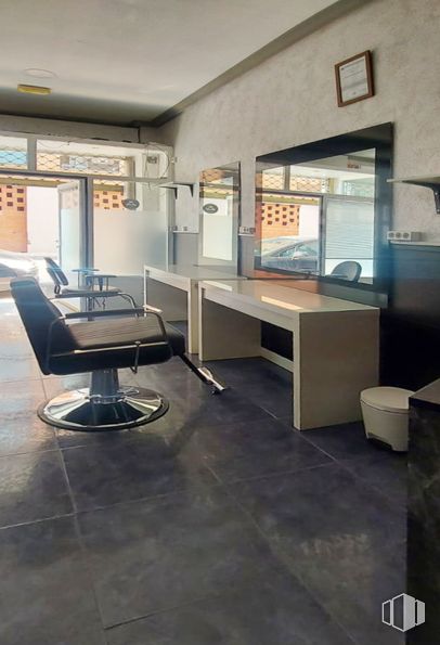 Retail for rent at Avenida San Crispín, Fuensalida, Toledo, 45510 with chair, desk, table, furniture, building, fixture, interior design, wood, flooring and floor around