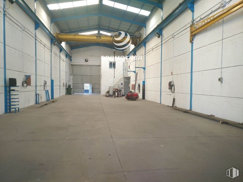 Industrial for rent at Zona Velilla de San Antonio, Velilla de San Antonio, Madrid, 28891 with floor, flooring, ceiling, hall, building material, factory, paint, steel, pipe and aluminium around