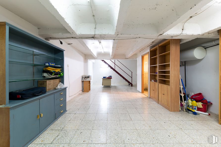 Local en venta en Calle Puentelarra, Villa de Vallecas, Madrid, 28031 con ebanistería, equipaje y bolsos, accesorio, pavimento, piso, madera, cajón, pasillo, madera y techo alrededor