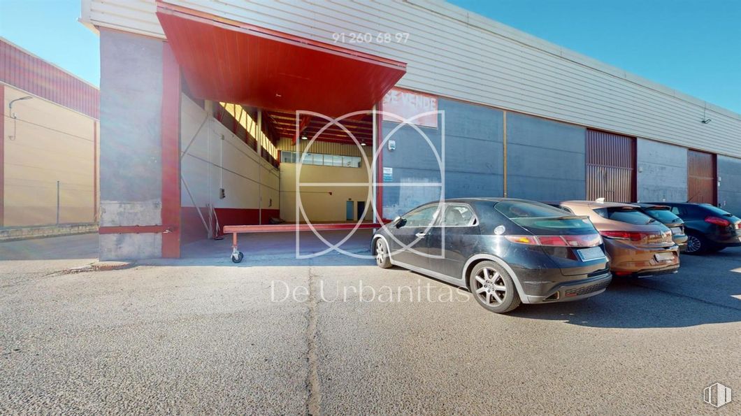 Industrial for sale & for rent at Poligono Rompecubas, Valdemoro, Madrid, 28341 with car, tire, wheel, parking, luxury vehicle, parking lot, sedan, subcompact car and hubcap around