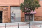 Local en venta en Calle Pergamino, 28, Vicálvaro, Madrid, 28032 con edificio, ventana, superficie de carretera, planta, material de construcción, ladrillo, albañilería, puerta, diseño urbano y asfalto alrededor