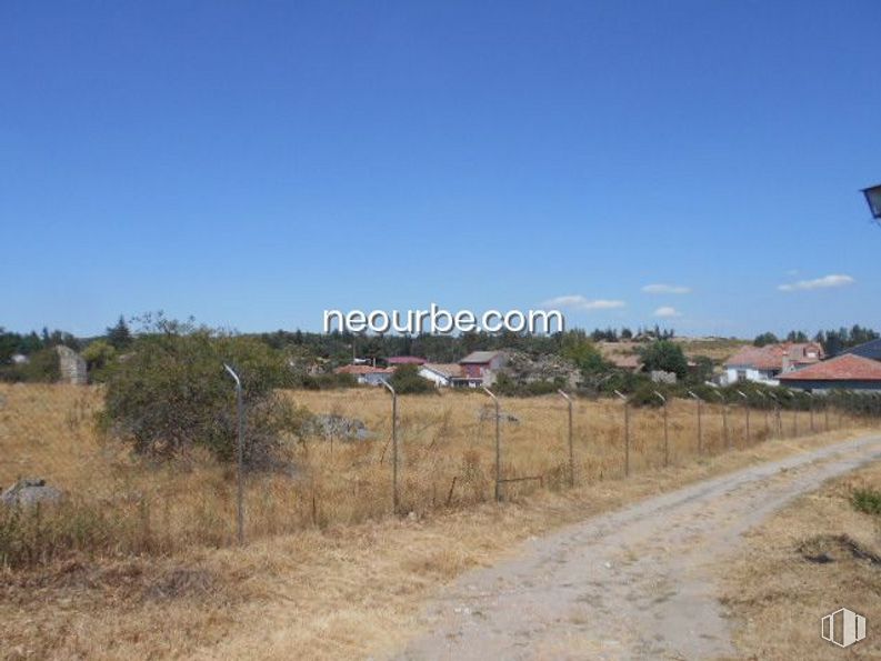 Land for sale at La Cañada, Herradón de Pinares, Ávila, 05294 with house, sky, plant, cloud, natural landscape, tree, land lot, plain, grassland and landscape around