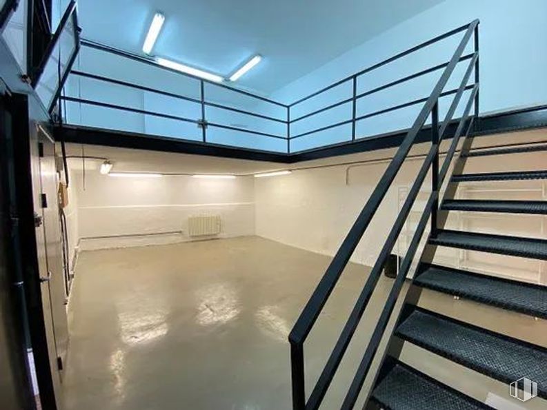 Oficina en venta en Zona Chueca-Justicia, Centro, Madrid, 28004 con accesorio, madera, edificio, suelos, sombra, material compuesto, techo, vidrio, ventana y escaleras alrededor