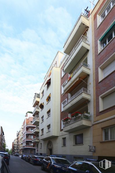 Local en alquiler y venta en Calle Rey Francisco, Moncloa - Aravaca, Madrid, 28008 con coche, ventana, edificio, nube, cielo, rueda, durante el día, neumático, vehículo y bloque de pisos alrededor