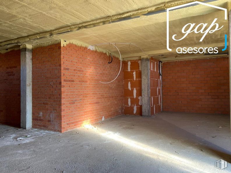 Local en alquiler en Calle Infanta Paz de Borbón, Cuenca, 16003 con madera, ladrillo, edificio, superficie de carretera, albañilería, arquitectura, suelo, piso, pared y material compuesto alrededor