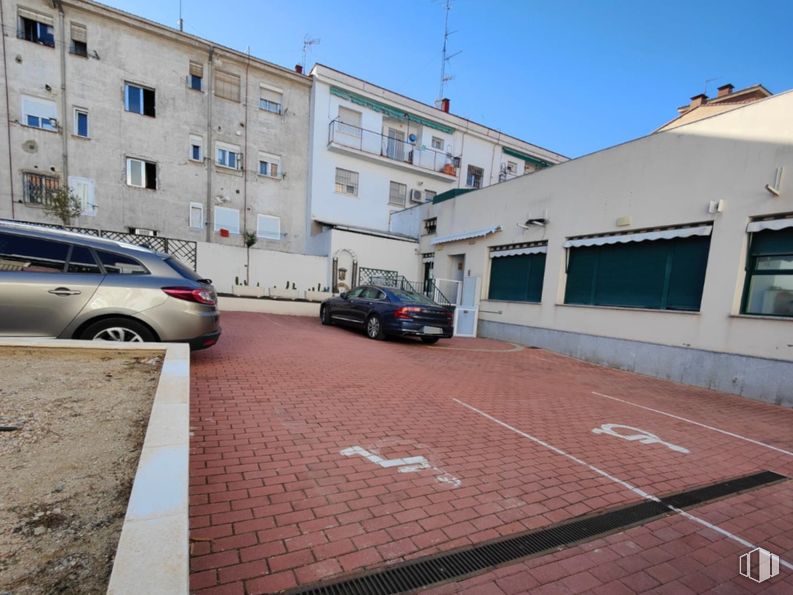 Local en venta en Calle Tintas, Carabanchel, Madrid, 28025 con coche, ventana, edificio, neumático, rueda, vehículo terrestre, vehículo, propiedad, cielo y infraestructura alrededor