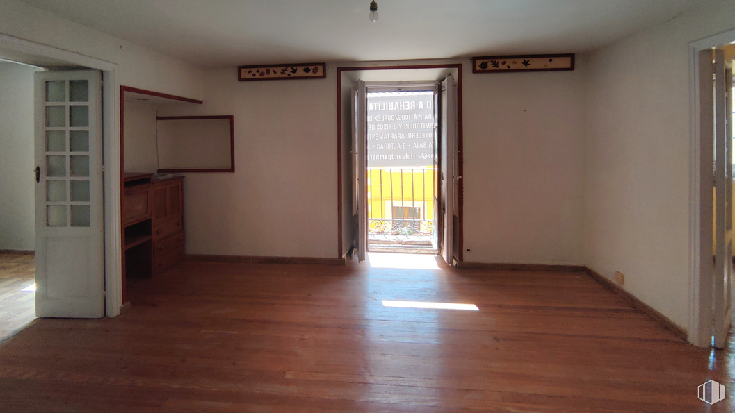 Suelo en venta en Calle Francisco Muñoz, 11, San Lorenzo de El Escorial, Madrid, 28200 con puerta, ebanistería, propiedad, edificio, accesorio, madera, alumbrado, sombra, pintura y piso alrededor