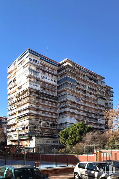 Local en alquiler y venta en Avenida Derechos Humanos, 2, Alcorcón, Madrid, 28914 con coche, edificio, cielo, neumático, rueda, bloque de pisos, vehículo, diseño urbano, nube y condominio alrededor