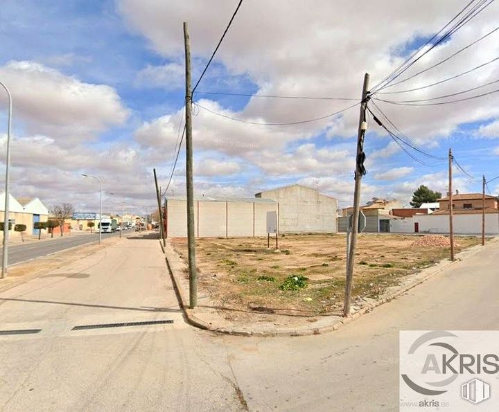 Land for sale at Calle Memorias, Miguel Esteban, Toledo, 45830 with cloud, sky, road surface, asphalt, land lot, electricity, slope, overhead power line, building and urban design around