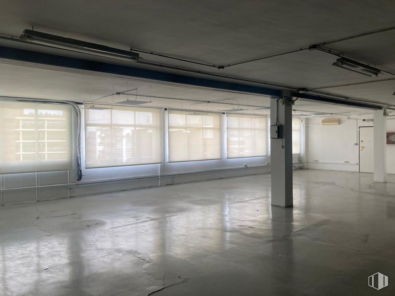 Industrial for rent at Zona Simancas, San Blas - Canillejas, Madrid, 28037 with window, fixture, floor, building, flooring, composite material, tints and shades, ceiling, shade and gas around