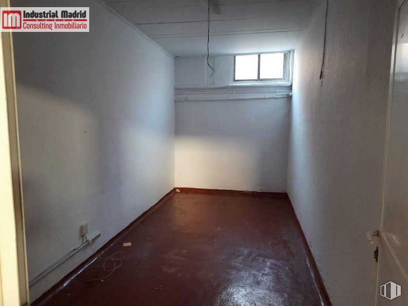 Industrial for sale at Polígono Industrial La Huerta, Velilla de San Antonio, Madrid, 28891 with window, fixture, wood, flooring, floor, ceiling, house, hardwood, gas and rectangle around