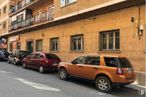 Local en alquiler en Calle Perucho, Segovia, 40005 con coche, ventana, rueda, neumático, luz de estacionamiento, vehículo terrestre, vehículo, edificio, neumático de automoción y portaequipajes para automóviles alrededor