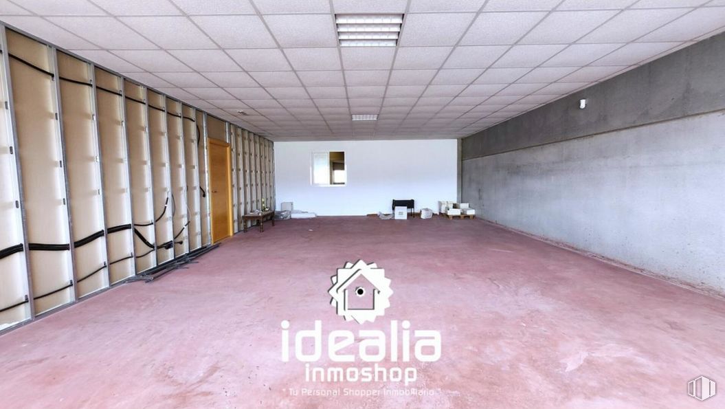 Industrial for sale at Calle Casilla Dolores, Ontígola, Toledo, 45340 with door, property, interior design, hall, floor, flooring, wood, building, fixture and window around