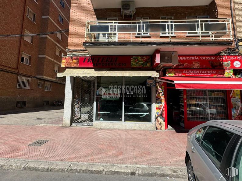 Local en alquiler en Avenida Reyes Católicos, Alcalá de Henares, Madrid, 28802 con coche, propiedad, edificio, ventana, barrio, inmobiliario, vehículo, fachada, ladrillo y ciudad alrededor