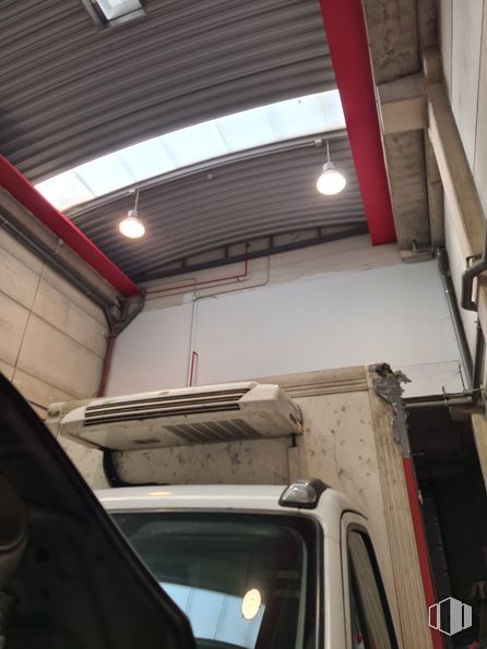 Industrial for sale at Calle Berzosa de Lozoya, Villaverde, Madrid, 28021 with vehicle, hood, motor vehicle, car, automotive design, lighting, architecture, wood, building and vehicle door around