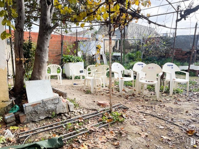 Land for sale at Camino Cobisa, Argés, Toledo, 45122 with chair, plant, tree, yellow, vegetation, land lot, grass, biome, cemetery and woody plant around