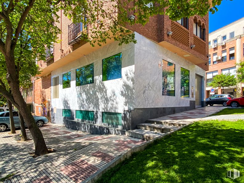 Local en alquiler en Calle Comendador, Azuqueca de Henares, Guadalajara, 19200 con edificio, coche, ventana, planta, día, naturaleza, árbol, alumbrado, diseño urbano y superficie de carretera alrededor