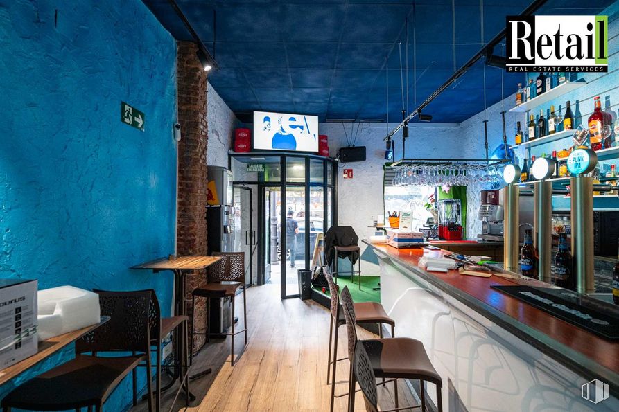 Local en alquiler y venta en Calle Hilarión Eslava, 44, Chamberí, Madrid, 28015 con silla, mesa, restaurante, hierro, bar y pub alrededor